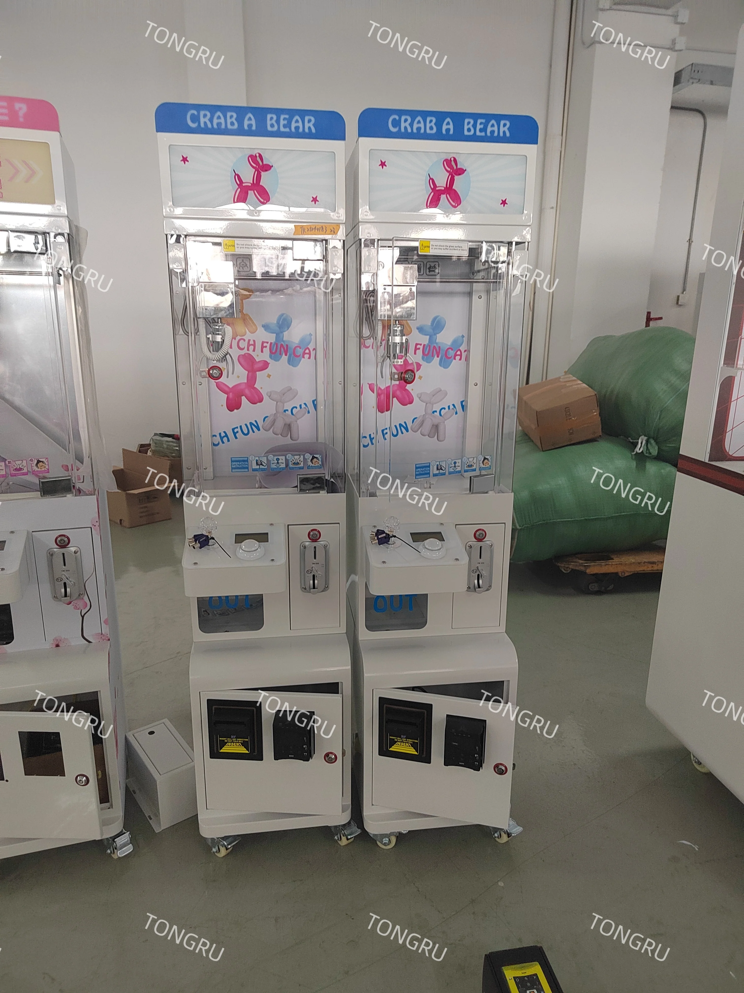 Small Japanese Capsule Toy Claw Machine Coin Operated Games Cashless Credit Card PSE Token Tap Distributeur De Gachapon Machine