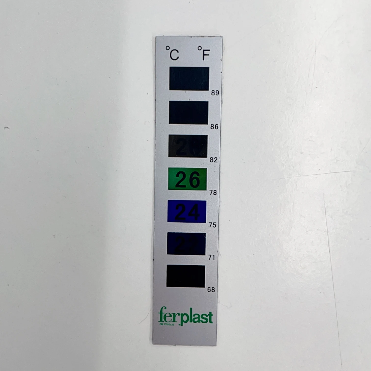 Factory Customized Waterproof Plastic LCD Scale Thermometer for 20-32C Garment Clothing for Household Use