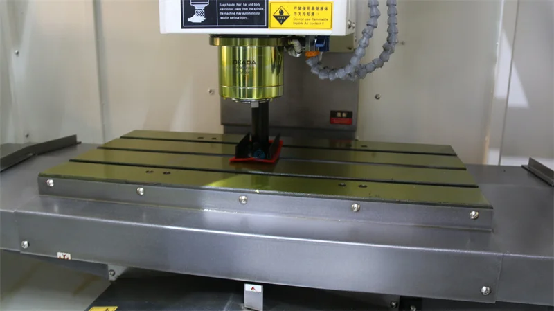 4 Axis Cnc Milling Machine VMC650 Small Cnc Milling Machine