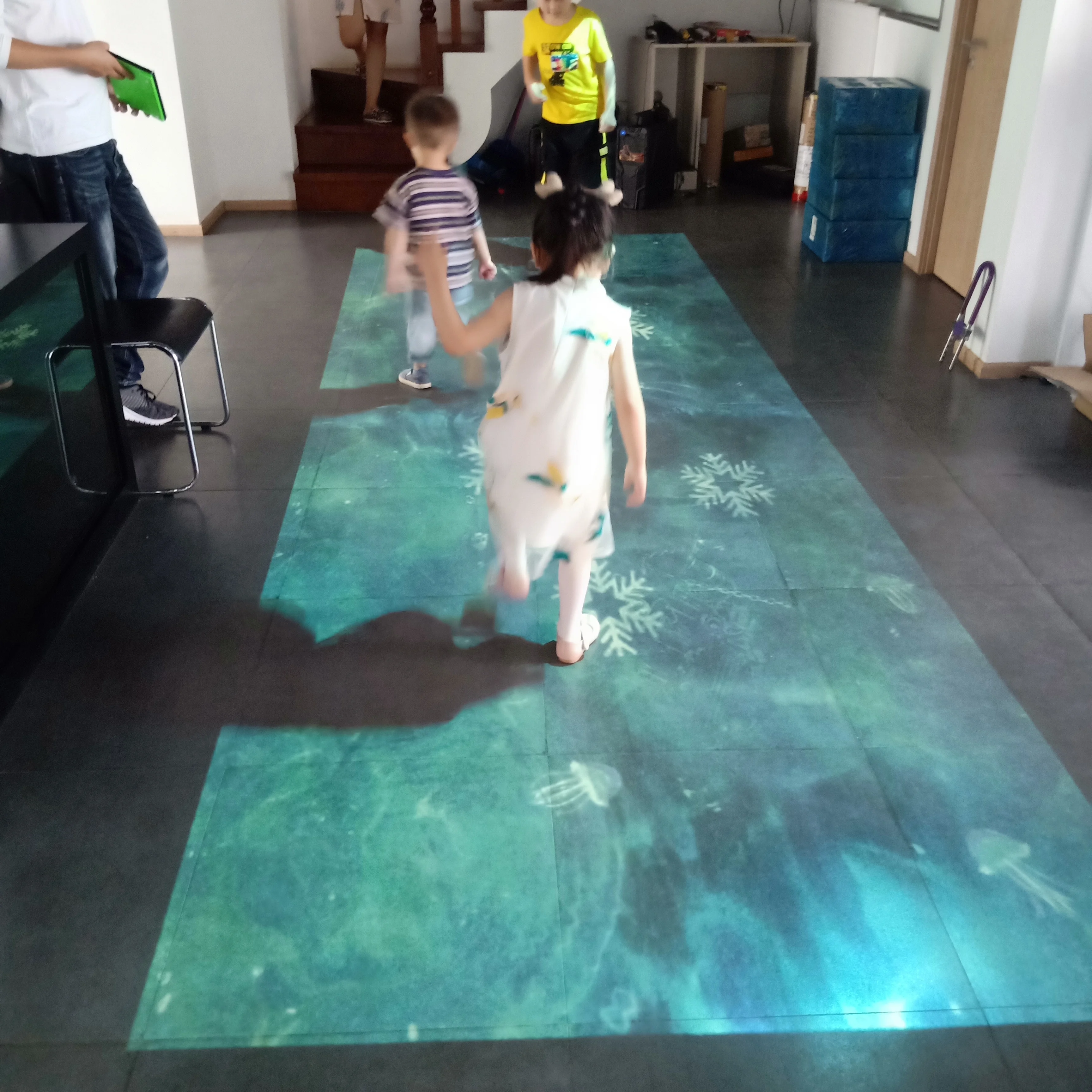 Дешевое интерактивное проекционное программное обеспечение для пола интерактивные детские игры танцпола торговый центр магазин.