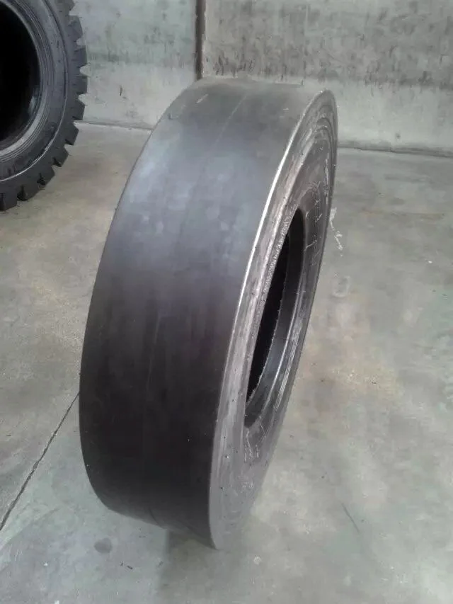 C-1 Slick and Smooth Tires 13/80-20  10.5/80-16  8.5/90-15compactor Road Roller Tyres