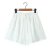 pantalones cortos blancos