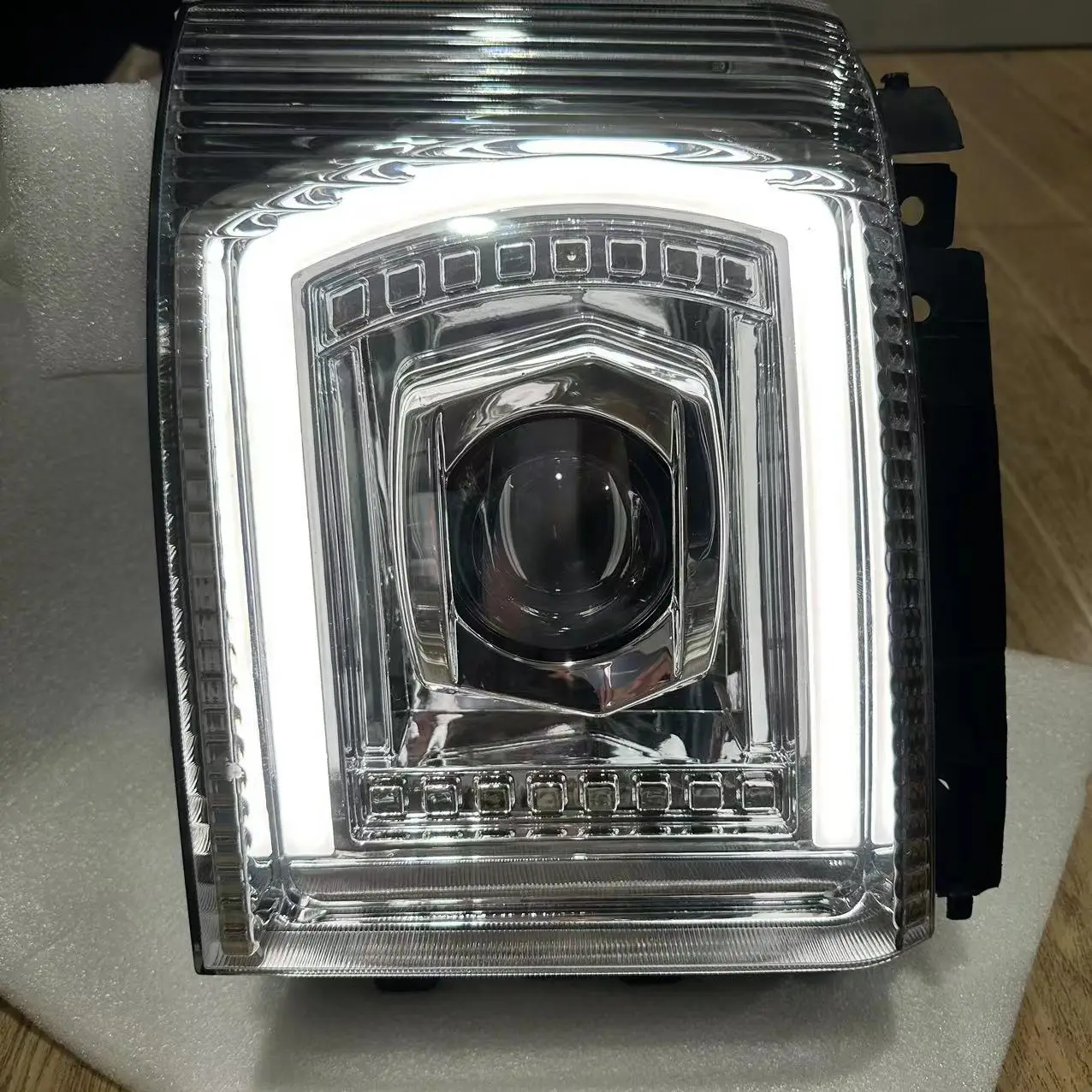 GHCD High Quality  Hot Selling High Brightness Waterproof LED Headlamp for Isuz NQR/700P