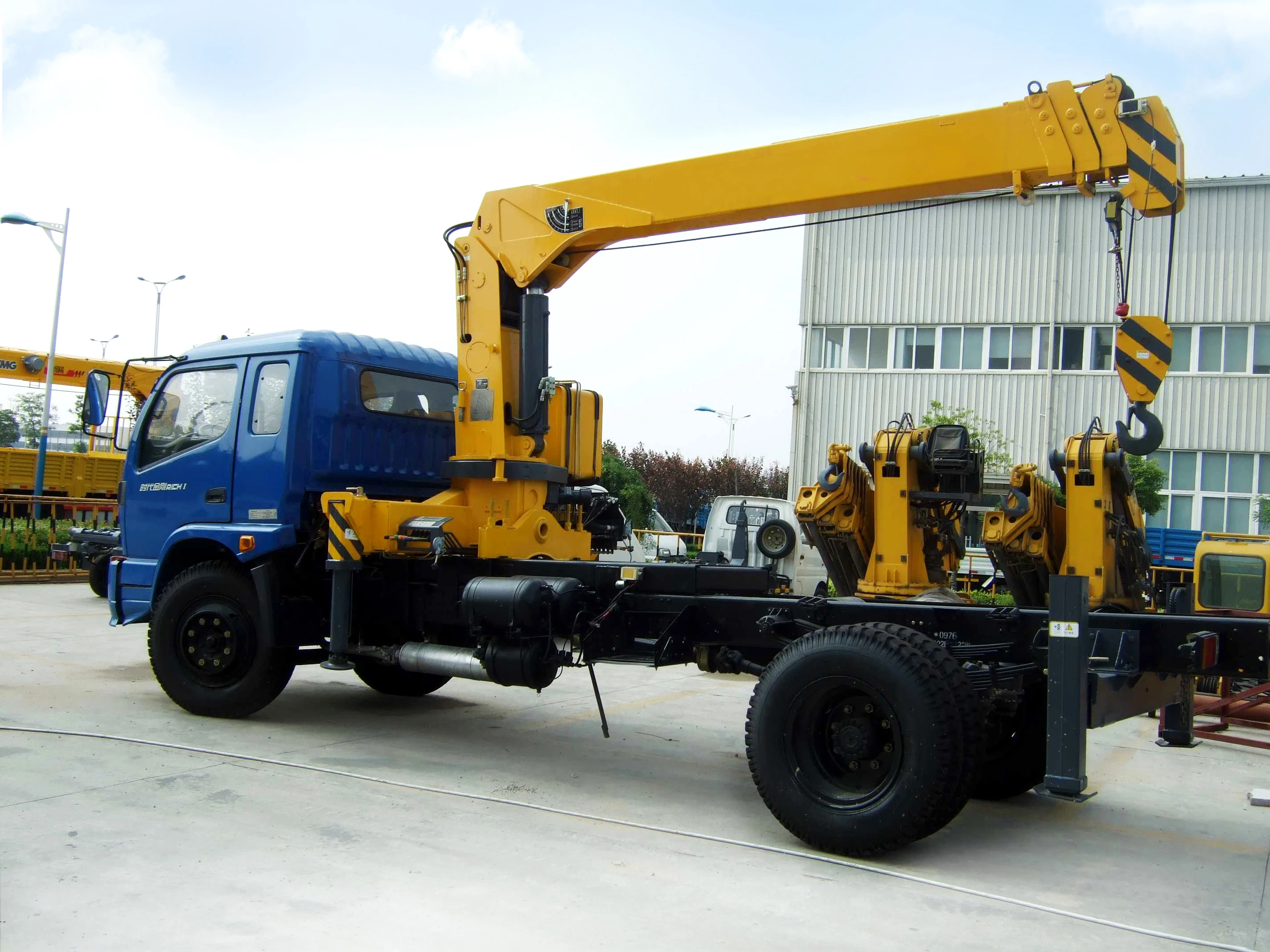 8 Ton Loading Capacity Telescopic Boom Truck Mounted Crane SQ8SK3Q With Cheap Price