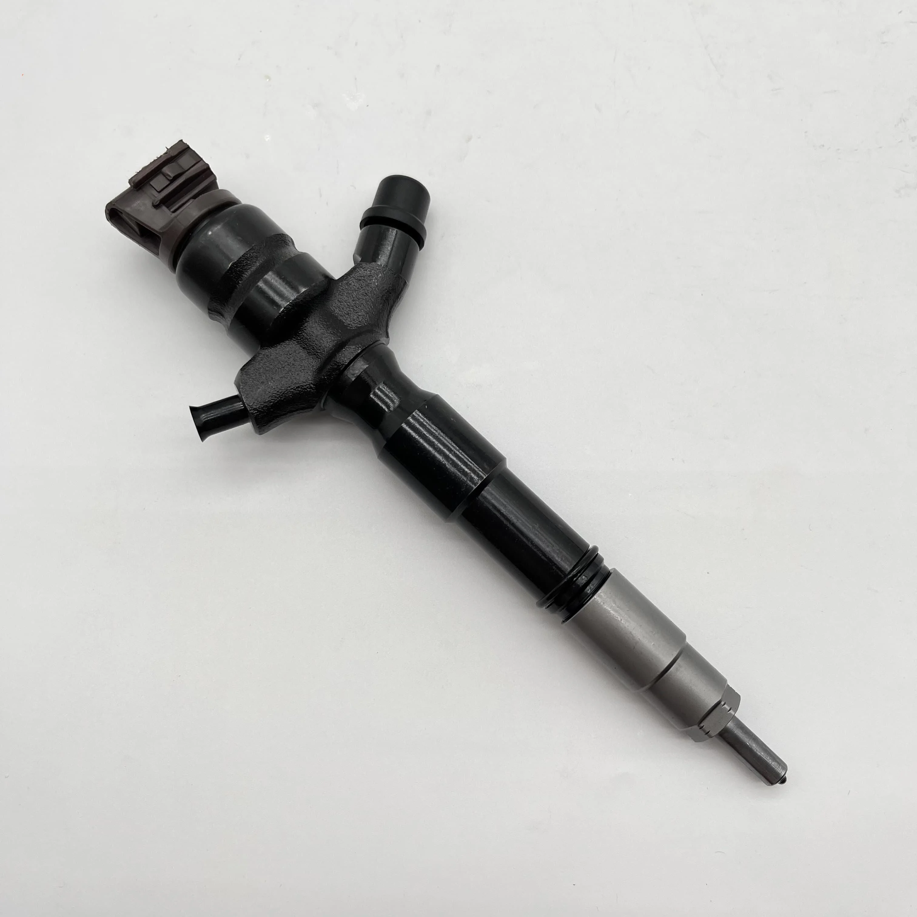 2367030450 オリジナルインジェクターノズル 1KD トヨタ ハイラックス用