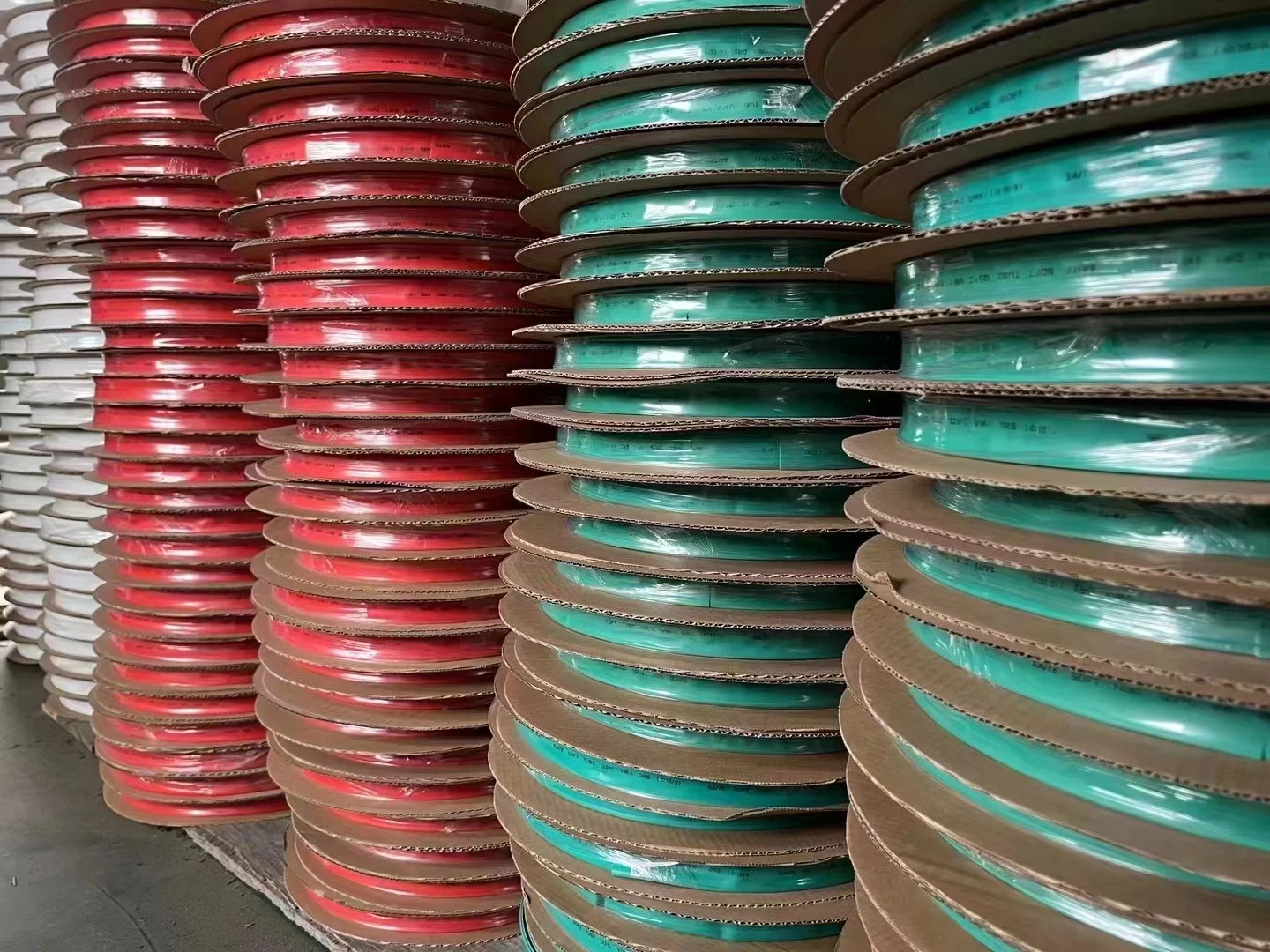 11kv Busbar Heat Shrinkable Sleeve Red Or Yellow High Temperature