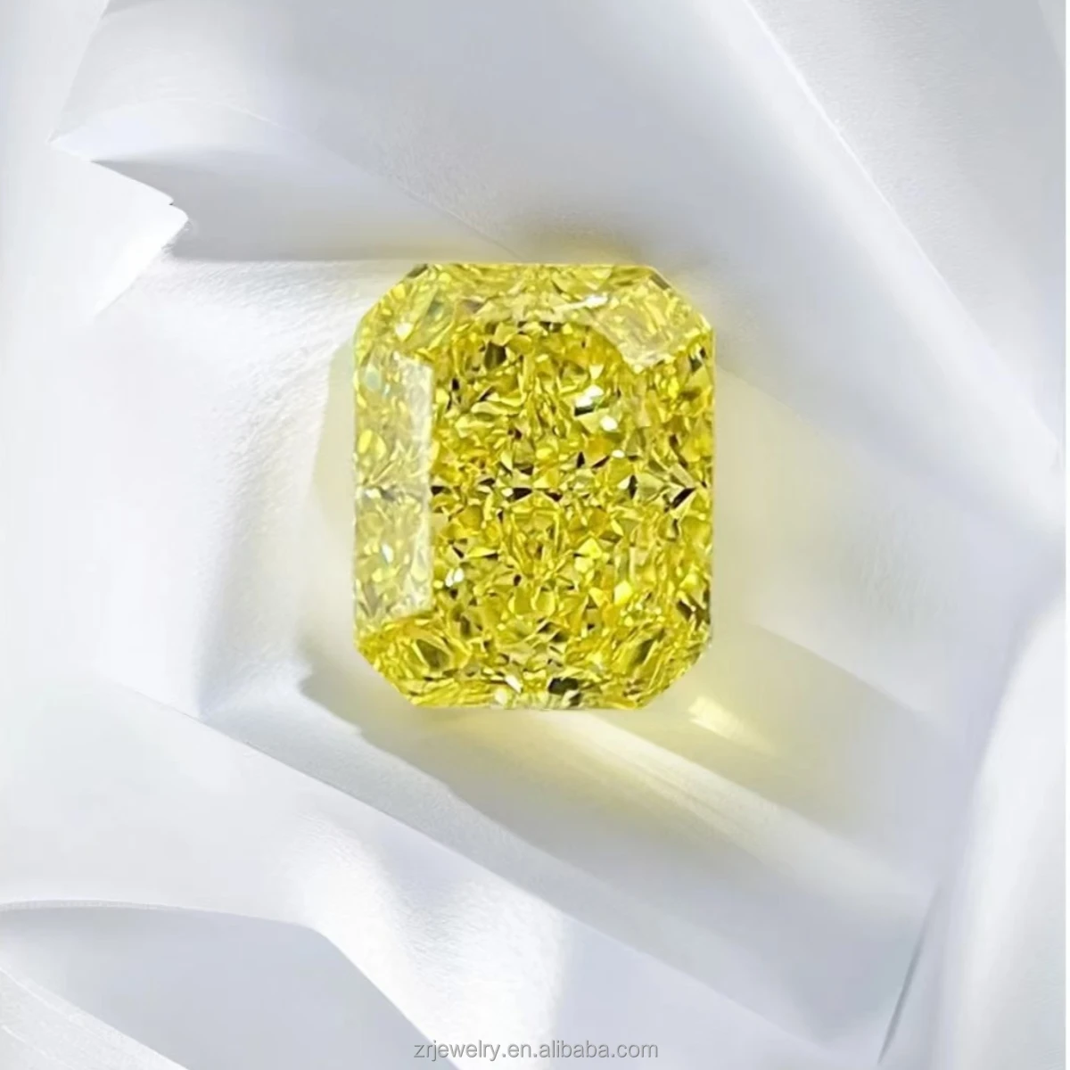 Yellow Lab Grown Diamond - Fancy Vivid, 1ct, IGI Certified