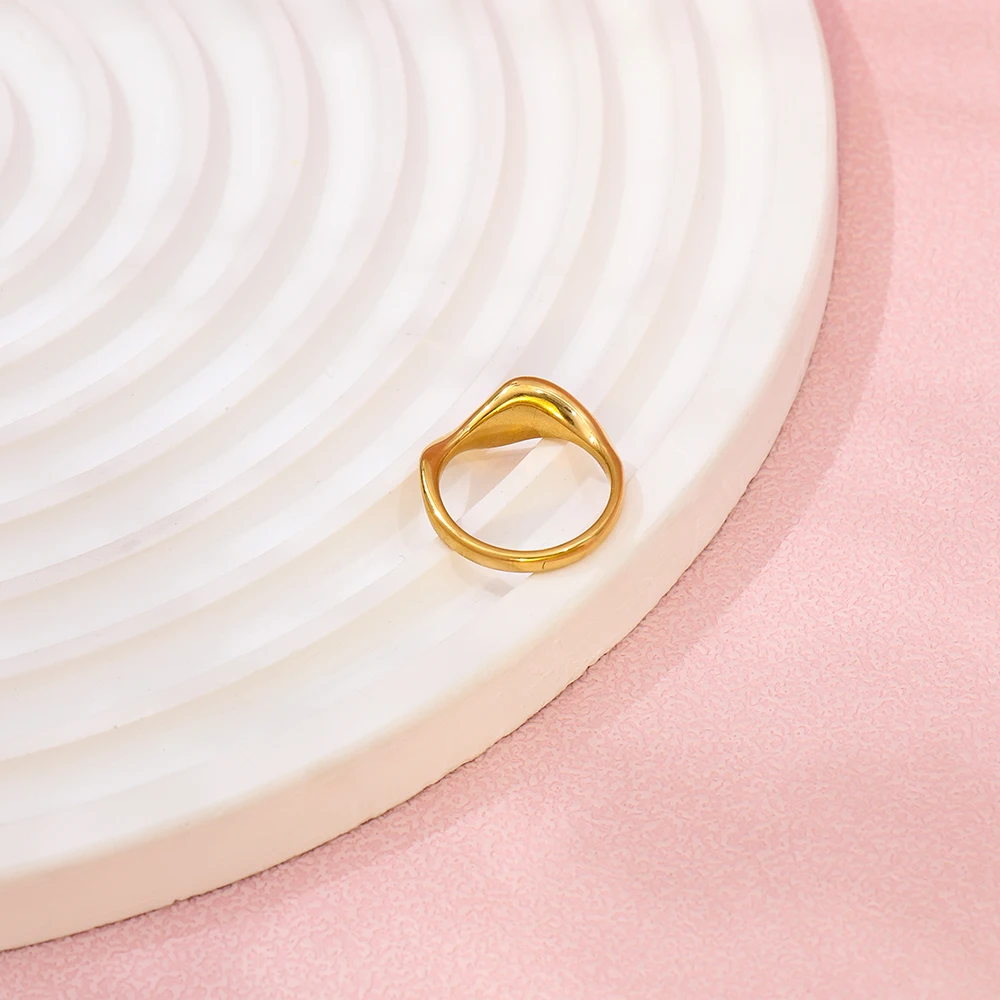 Tarnish Free High End 18K Gold Plated Moebius Twisted Curved Surface Rings for Women Stainless Steel Jewelry