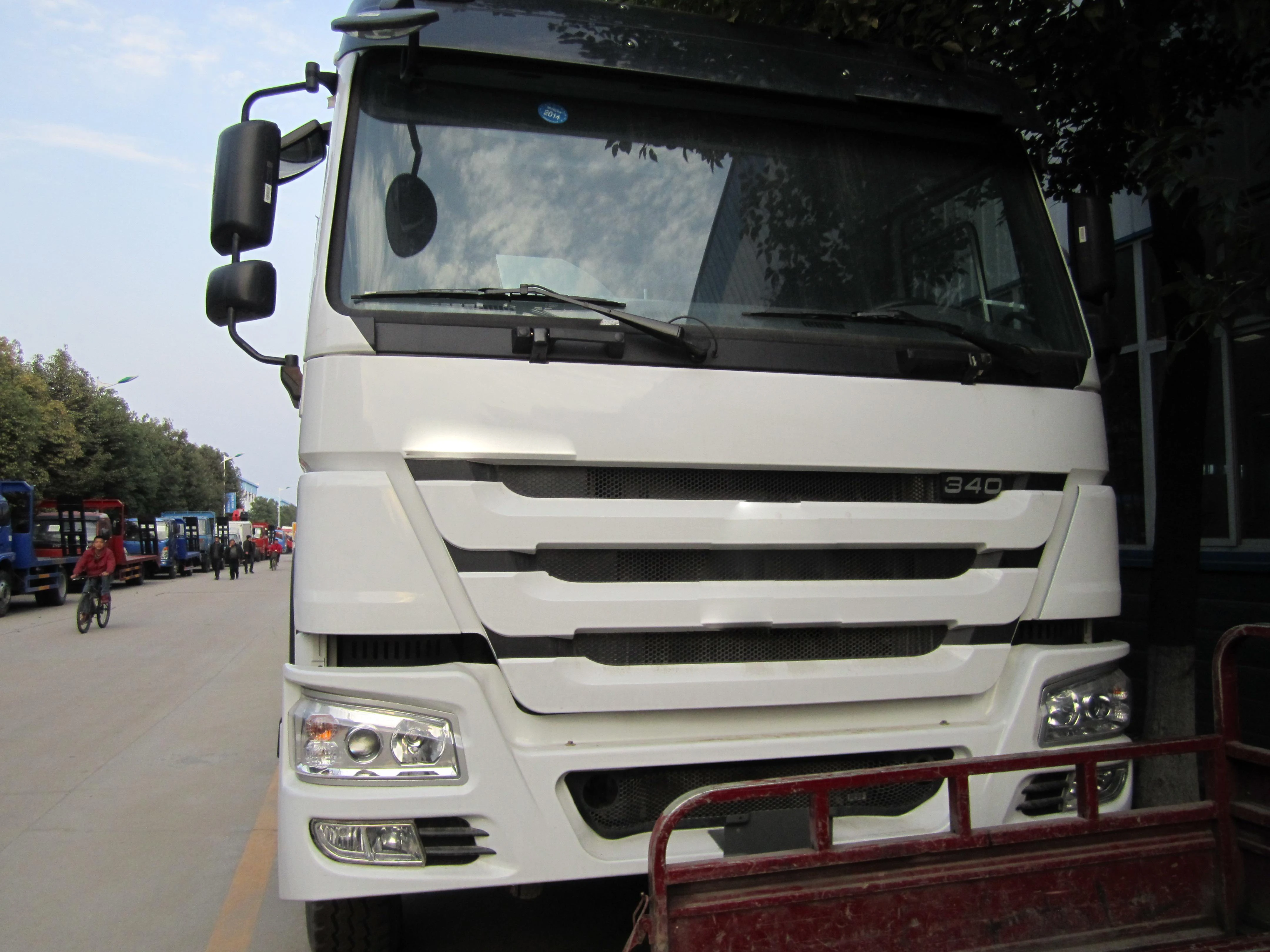 HOWO Construction Machine 10cbm Concrete Mixer Truck Cement Mixing Truck Parts Price in Colombia