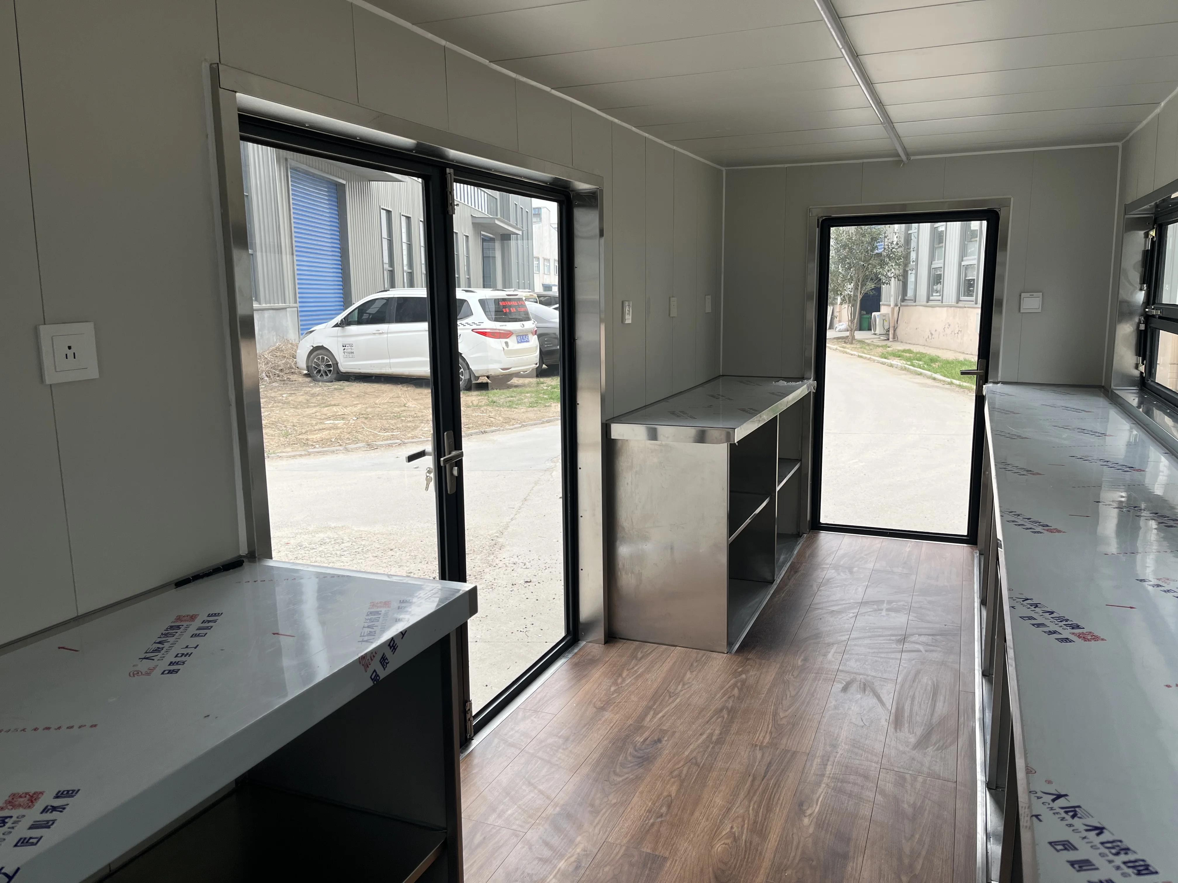 20ft/40ft Food Shipping Container Bar Restaurant 10ft Pop-up Kiosk Design