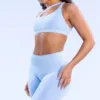 Ensemble soutien-gorge et short bleu clair à épaules dénudées