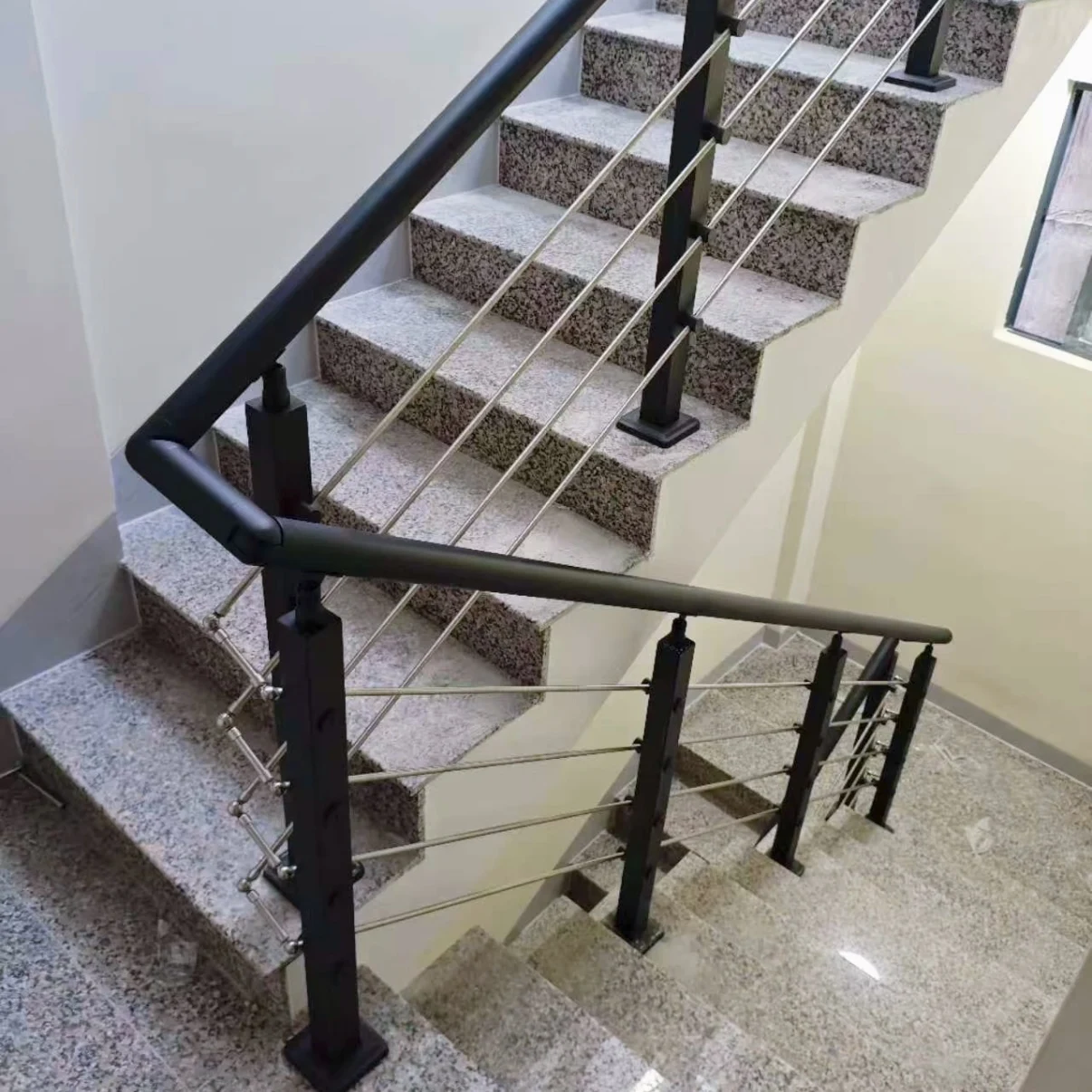 CE-Certified 304/316 Stainless Steel, Indoor & Outdoor Conduit Guardrails - Easy to Install & Highly Corrosion-Resistant