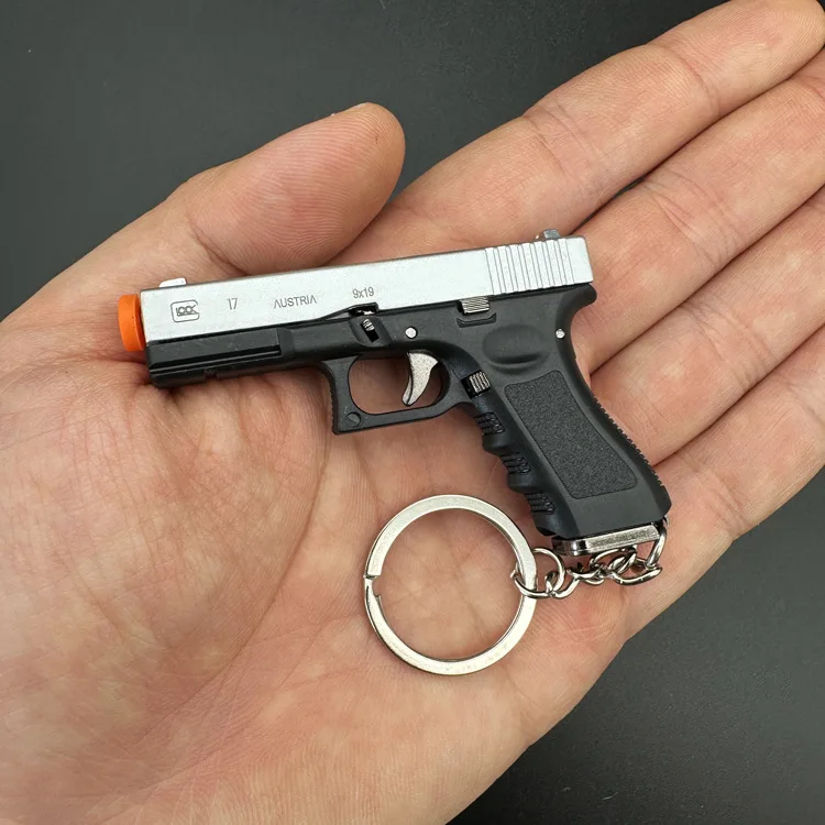 Shell Ejecting Gun Keychain 7cm Mini Gun Keychain Toy 70mm G17 Pistol Model  High Quality Miniature Gun Key Chain for Kids Gift