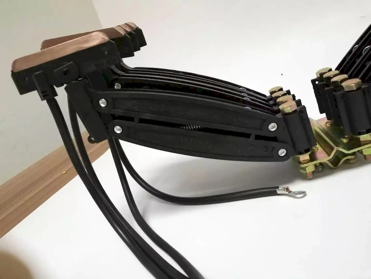 Conductor Current Collector Bus Bar Carbon Brush for Crane and Construction Machinery