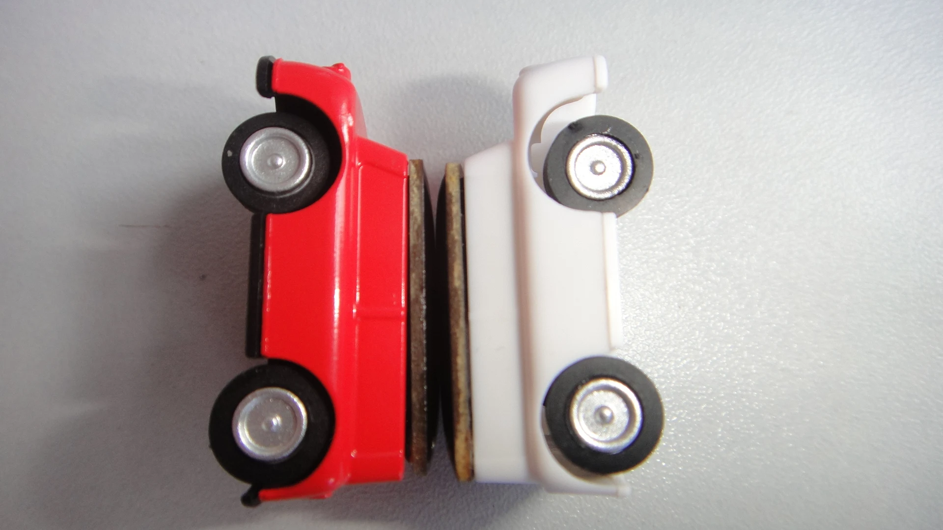 Детский развивающий пластиковый автомобиль