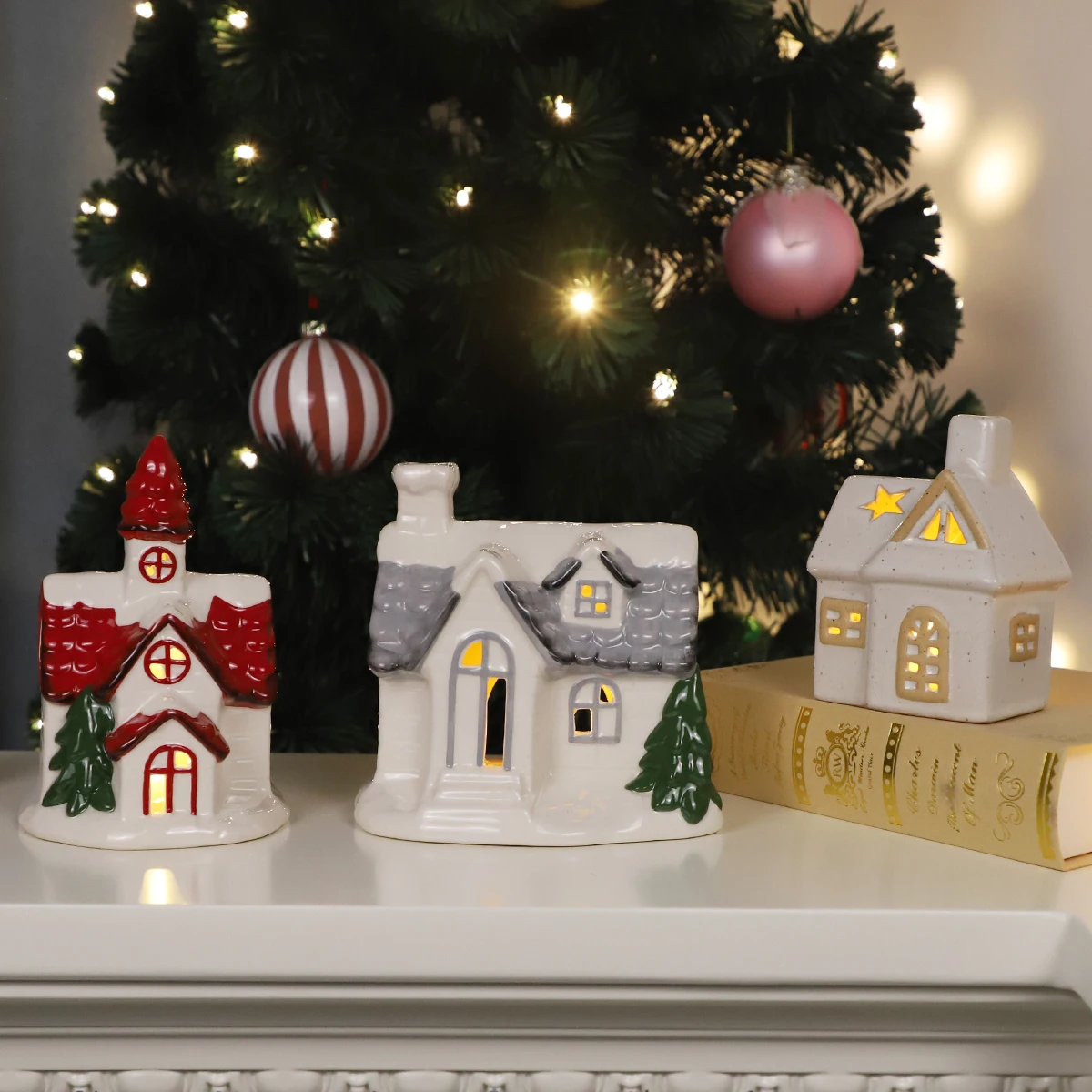 Christmas Ceramic Village Houses Small Ceramic Village House Porcelain Pre Lit LED Christmas Winter Village Wholesale