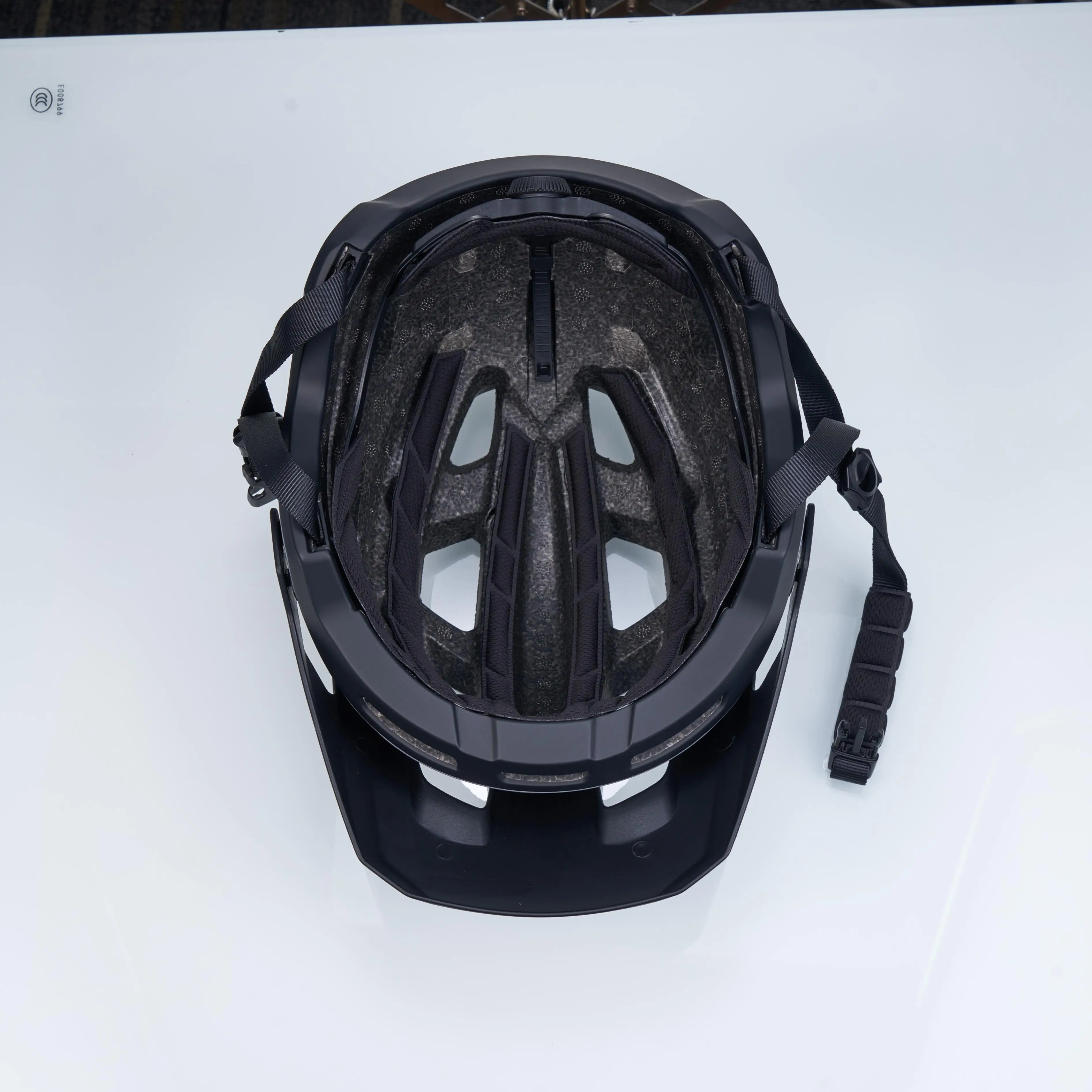 Casco da bici alla moda per sport e mountain bike_voghion.com