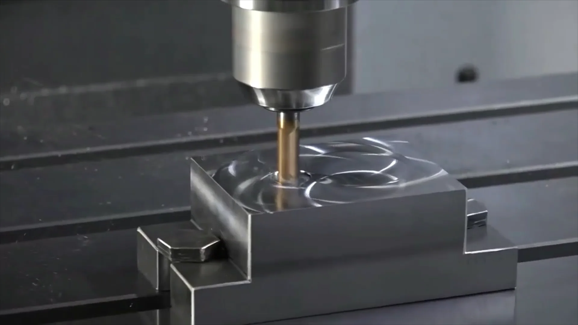 Фрезеровка пэт. Solid carbide mill machining. Фрезеровка титана. Фреза концевая твердосплавная по металлу для фрезерного станка. Как режут фрезой.