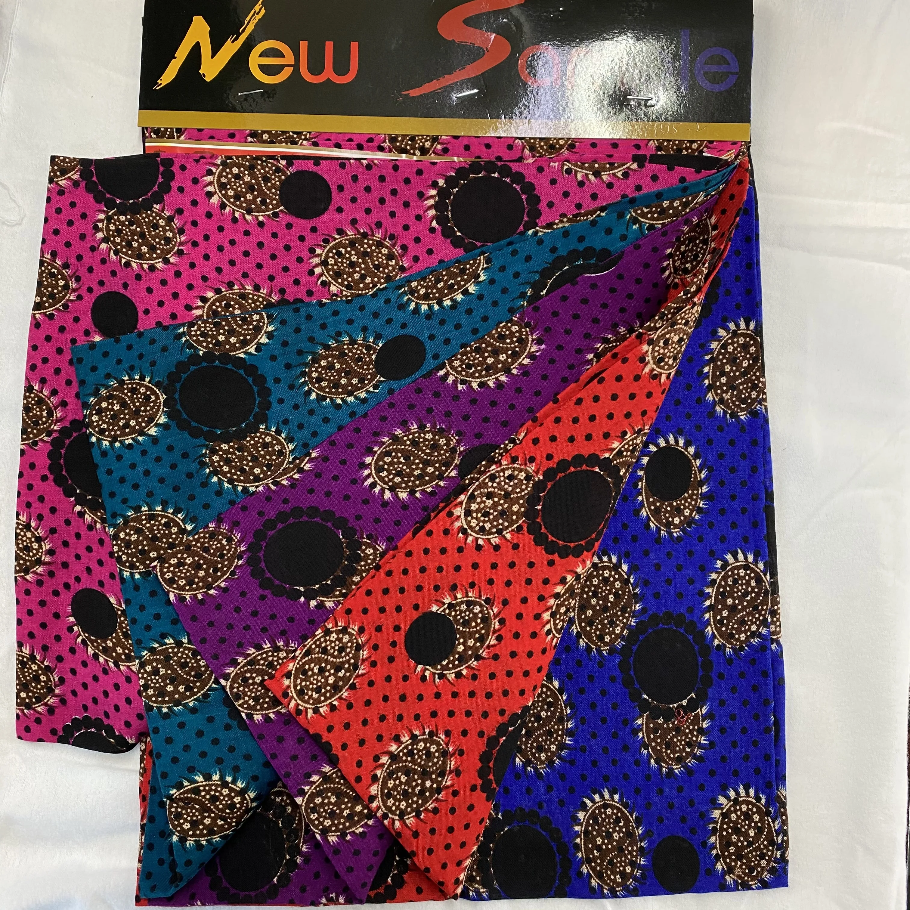 
 Хлопчатобумажная саржевая ткань с саржевым переплетением для рынка Йемена, Саудовской Аравии, Размеры: 90-95 г/м2  