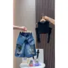 Felpa nera senza maniche con cappuccio - Unica in denim strappato di media lunghezza