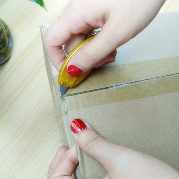 Офисные аксессуары пластиковый резак для конвертов с логотипом на заказ миниатюрный Универсальный нож выдвижной брелок открывалка