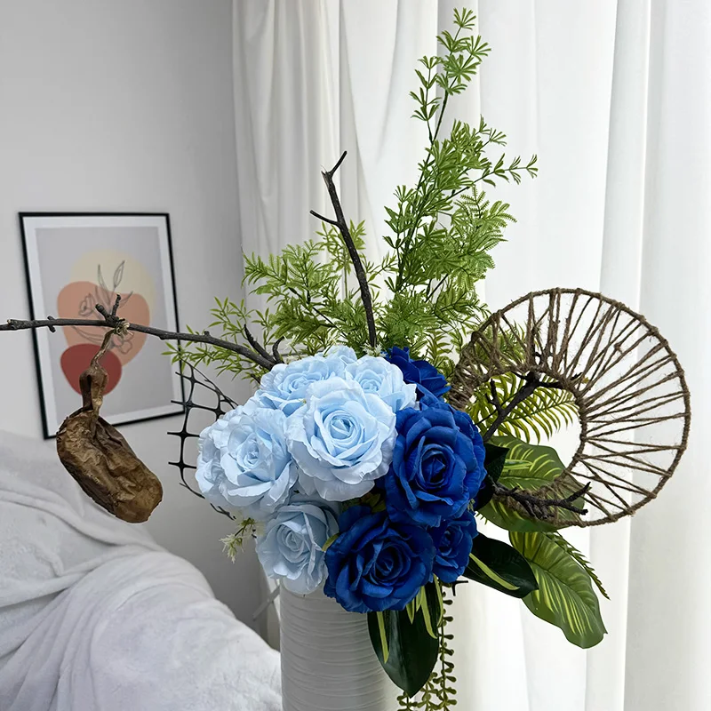 Voeg 'n raak van glamour by met 'n glamorousse vals bloem muur agtergrond