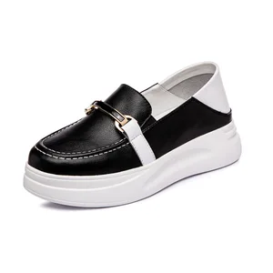 2026 Spring New Style White Genuine Leather Round Toe Loafers for Women Thick-Soled Slip-On Casual Sneakers Fashion Trend