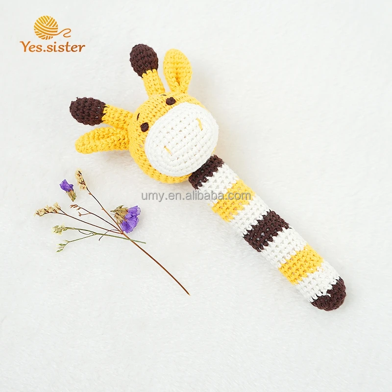 HU103123 giraffe rattle08