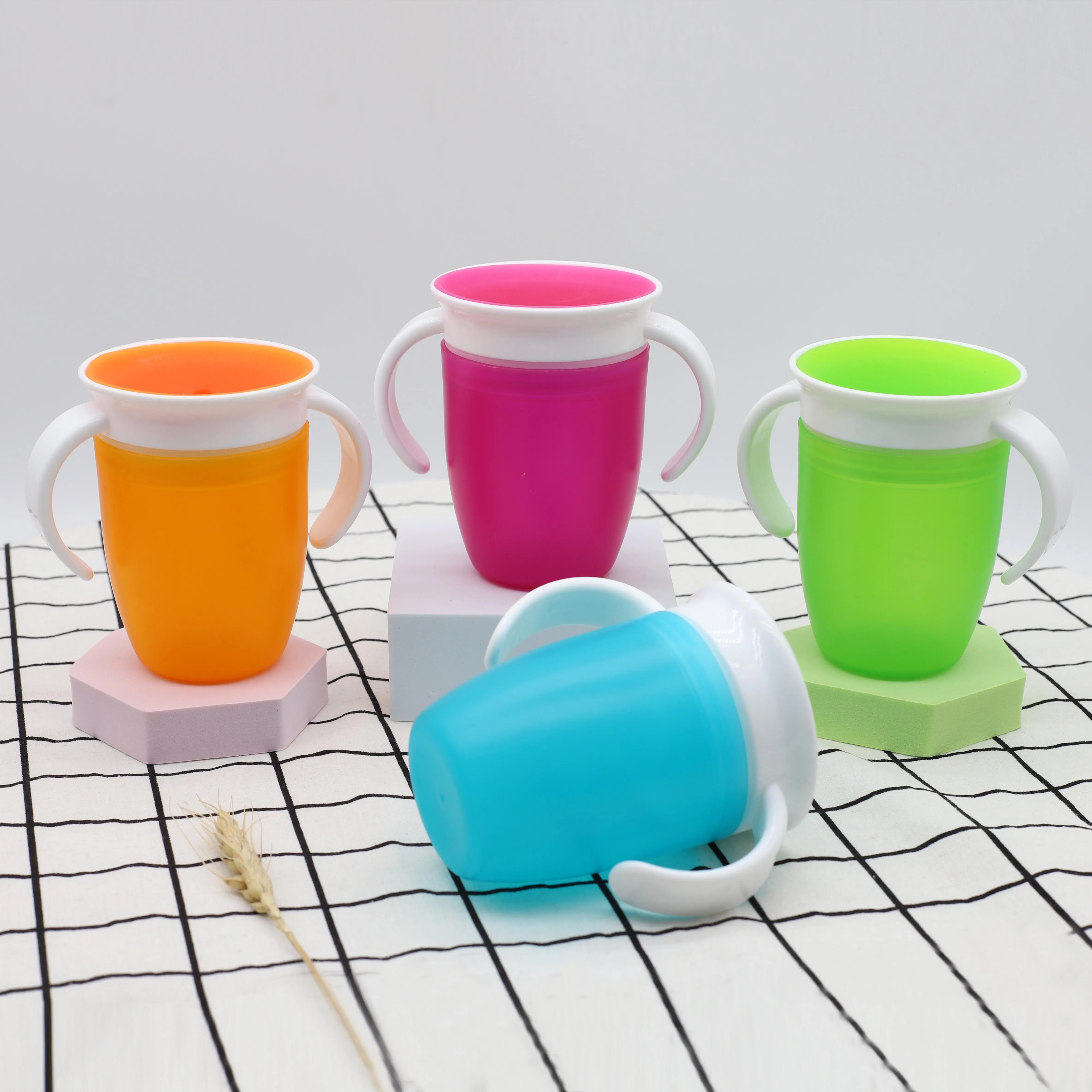 
Wholesale silicone sippy cup reusable baby organic silicone straw cup 