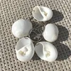 Porte-clés escargot oeil de chat blanc