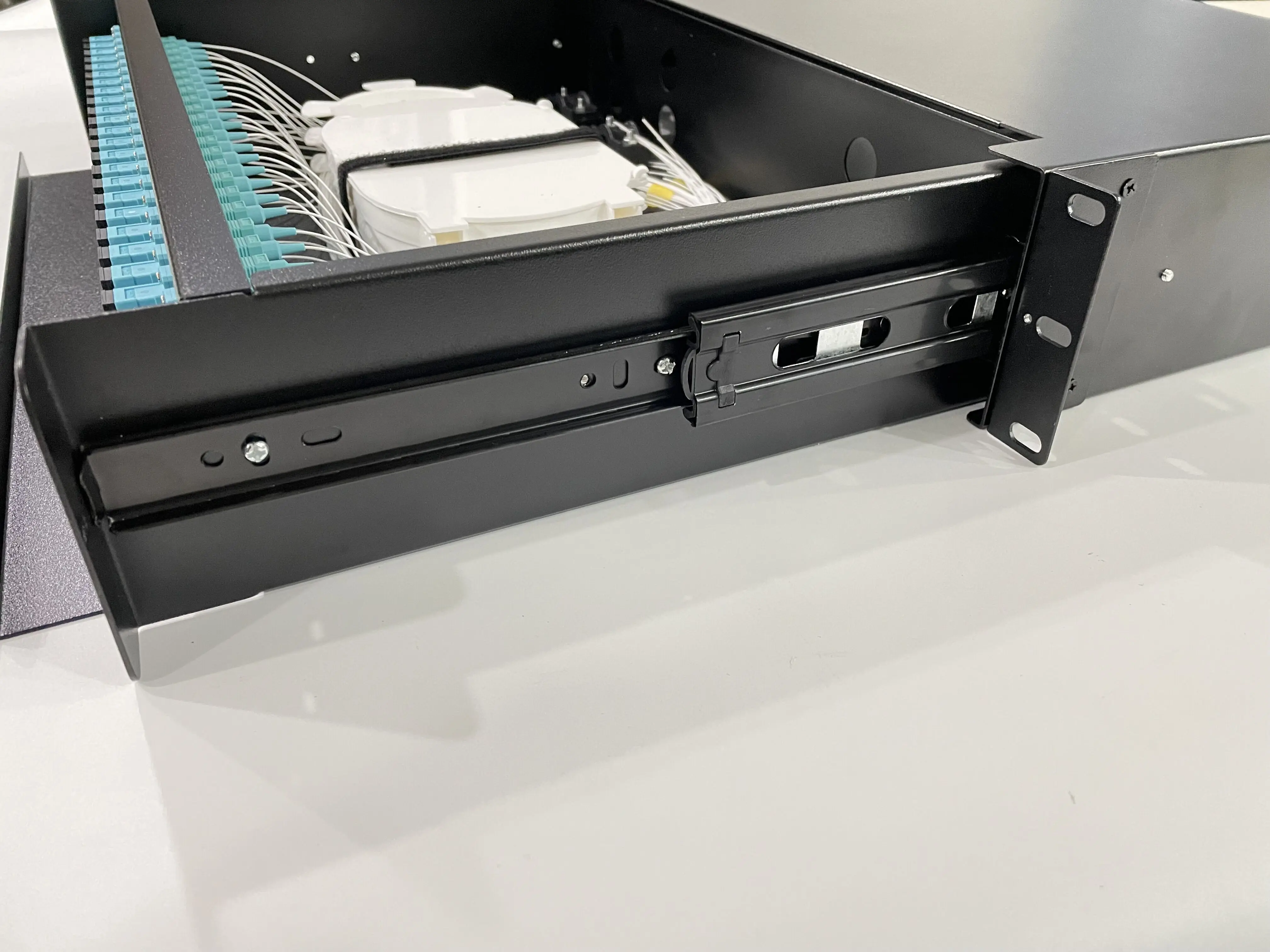 1U 2U 12 24 48 Port Rack Mounted Sliding Type Optical Fiber Optic Patch Panel with Splice Tray for FTTH