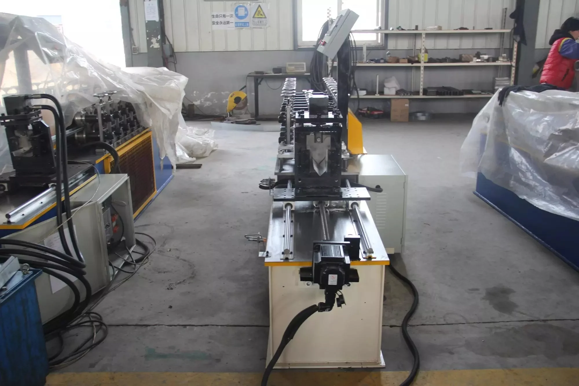 L Angle Machine Full Automatic L Bar Angle Rolling Mill Corner Bead Light Keel Roll Forming Machine With Flying Cutting