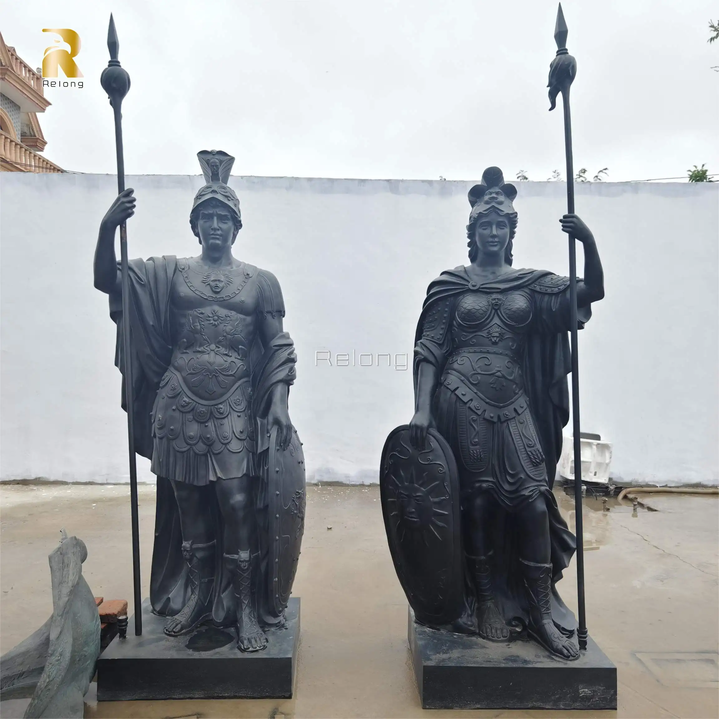 ローマ女性戦士ブロンズ像 - アンティークスタイルの屋外用彫刻販売