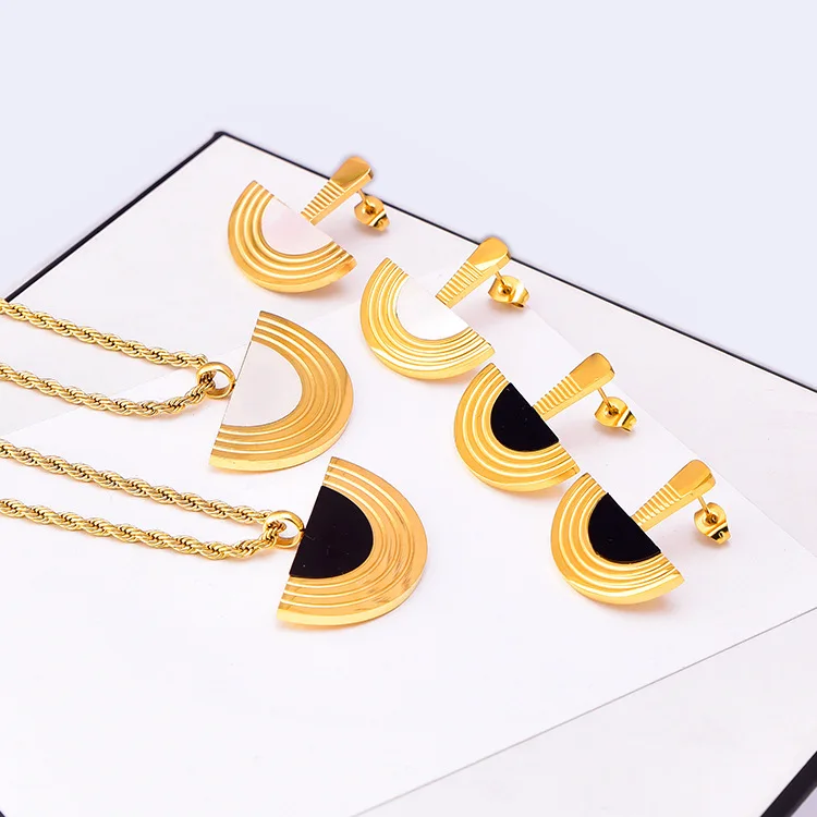New Design Pearl Shell  Top Quality Waterproof 18K Gold Titanium Steel Popular Jewelry Necklace Earrings Sets for Women