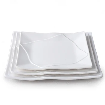 Melamine plates are used for modern dining utensils in wedding restaurants, luxurious Western style self-service plates