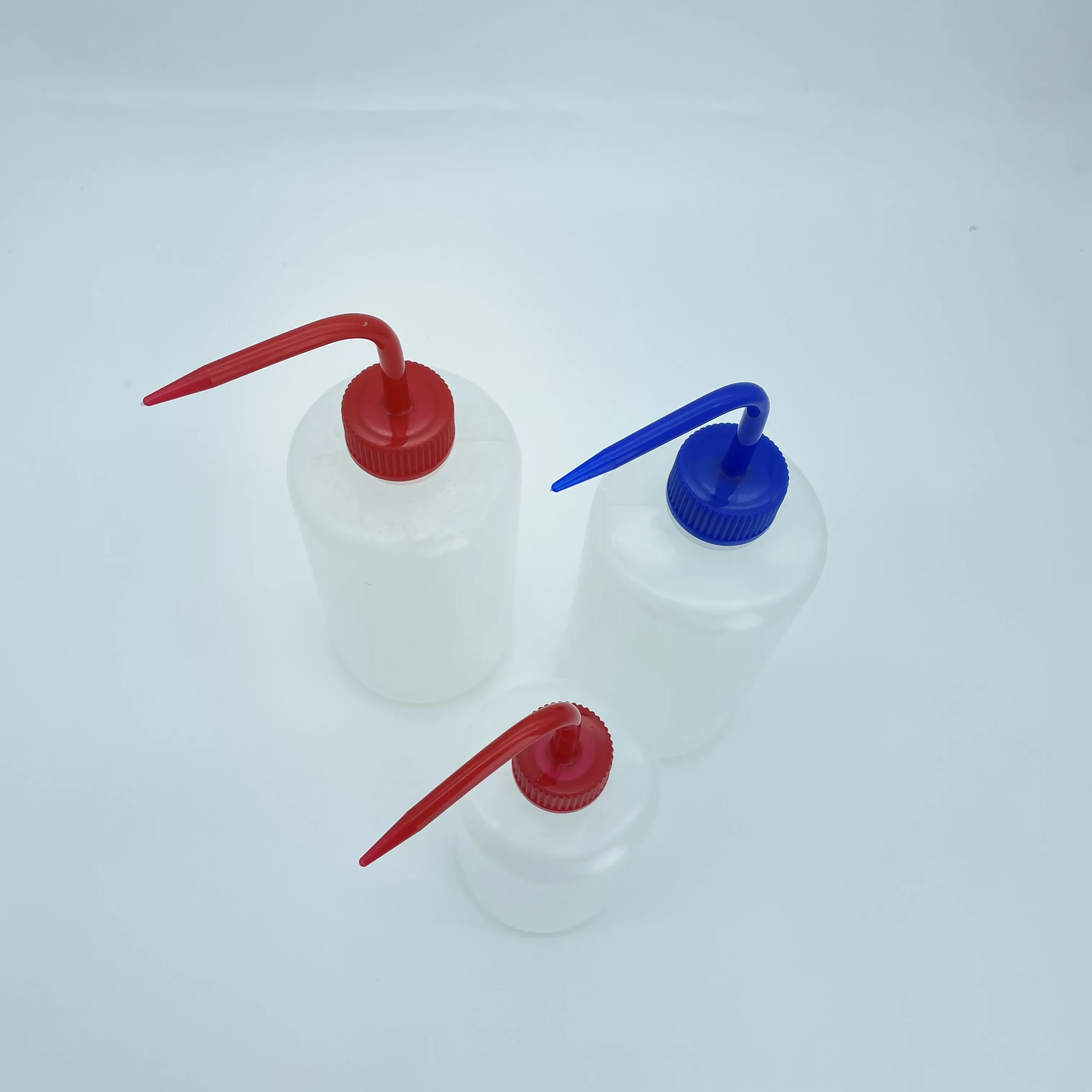 Laboratory Squeeze Type Plastic Wash Bottle With Draw Tube And Stem Cap