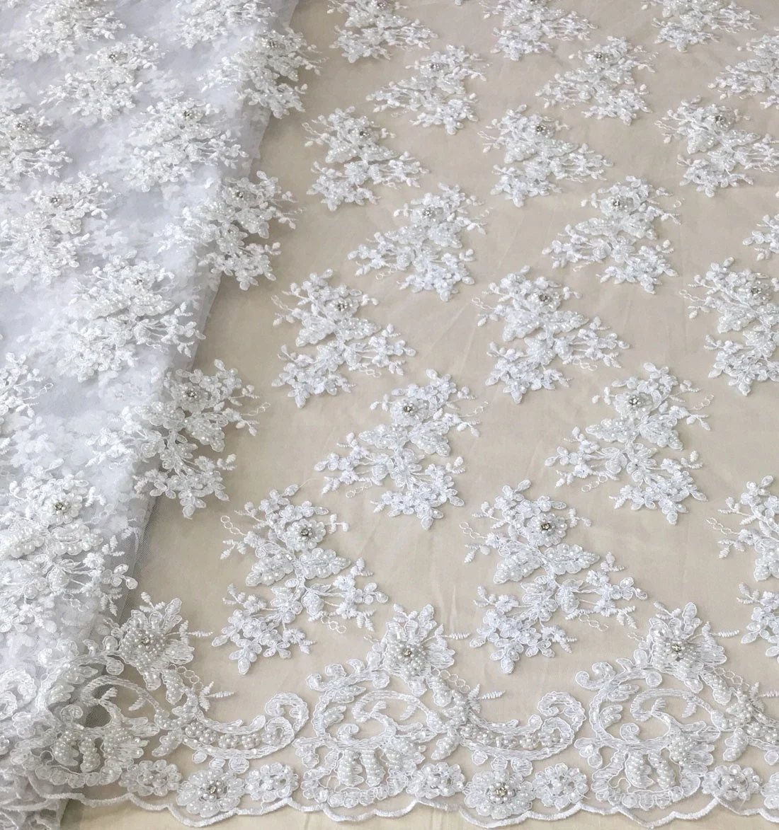 
Роскошная белая вышитая кружевная Тюлевая ткань для невесты с тяжелыми ручными бусинами и блестками кружевная ткань со стразами для свадебного платья 