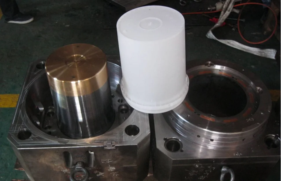 Good Full Automatic Bucket Machine Making Injection Molding Plastic