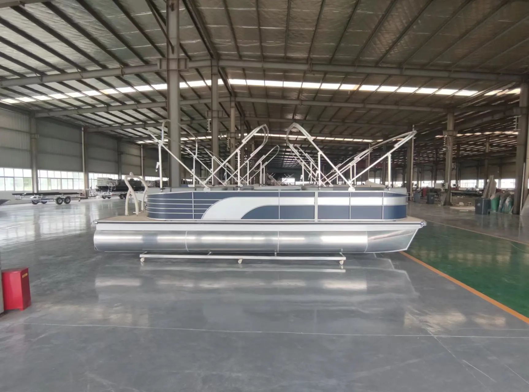 17ft Luxury Catamaran Yacht Tritoon Pontoon Boat Chinese Manufacturers