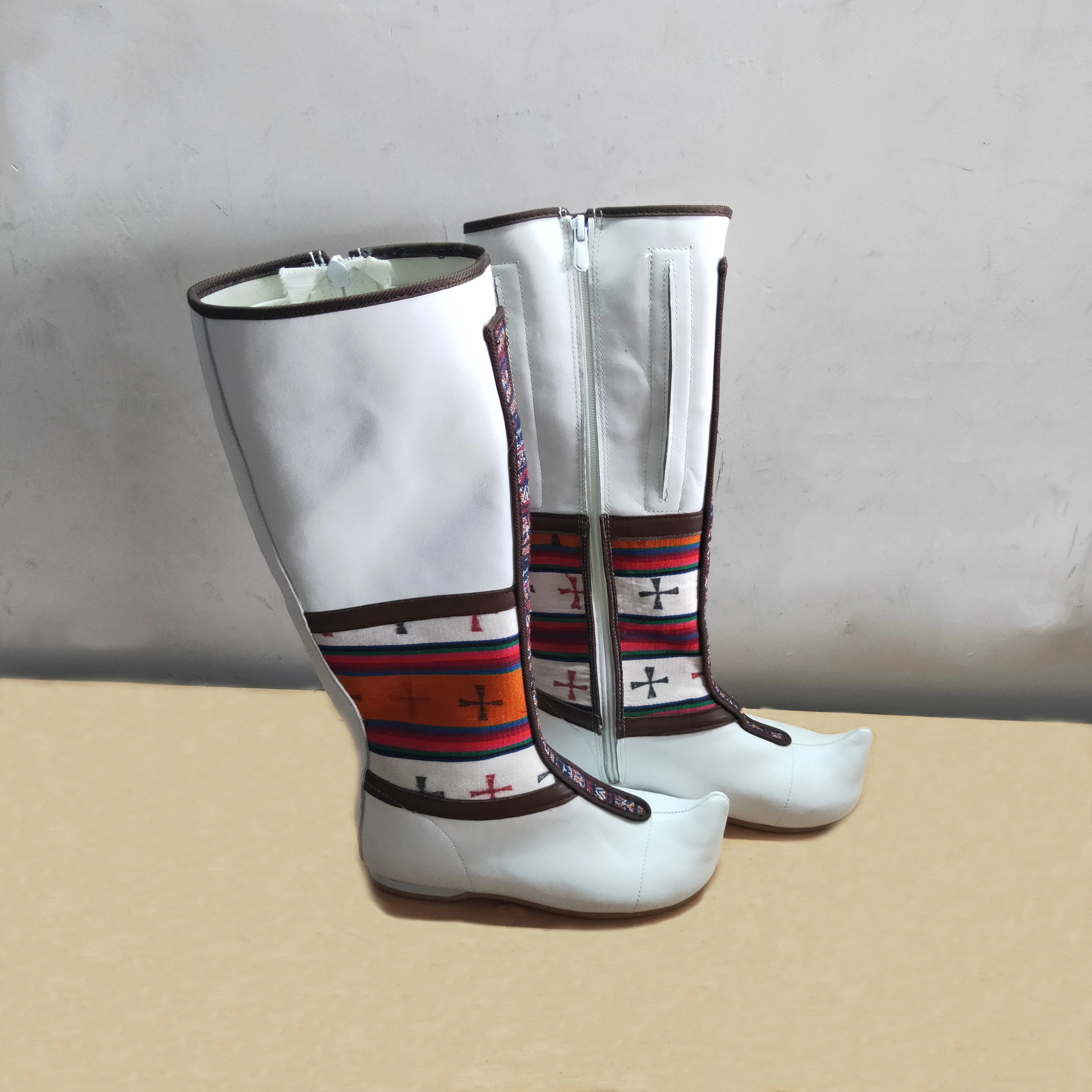 2023 китайская фабрика Настраиваемые высококачественные ботинки для выступлений этнические танцевальные мужчин и