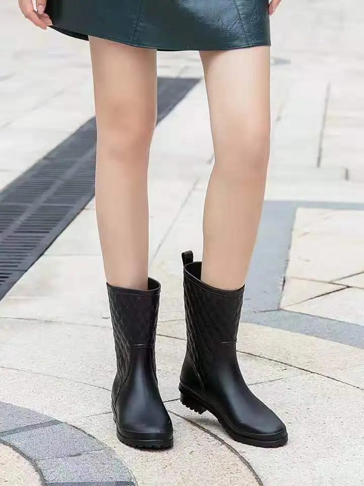 Half Boot Height and Rubber Outsole Material Rain Boot Woman