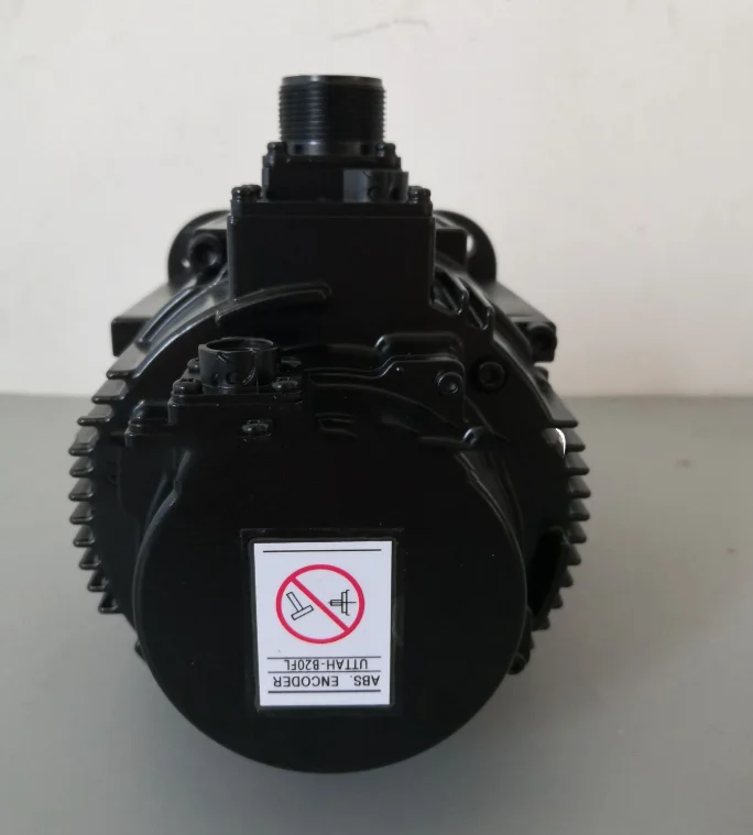 新品 ACサーボモーターSGMGV-20A3C6C新しいオリジナル 1PC 未使用 ACサーボモーターSGMGV-30A3C6C