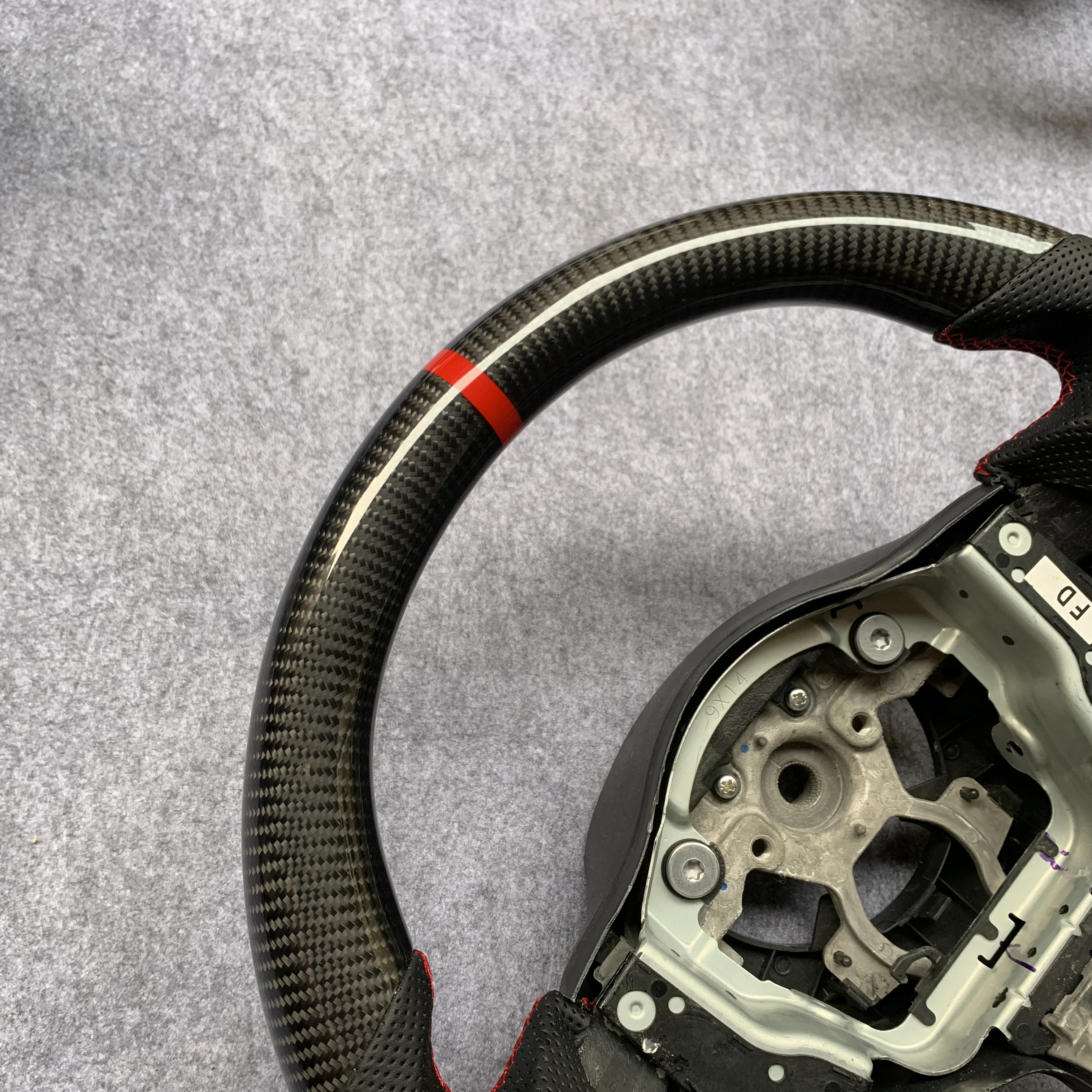 Factory Supply Customize Flat Bottom Steering Wheel for Nissan 2018 370Z With Black Perforated Leather Red Center Line