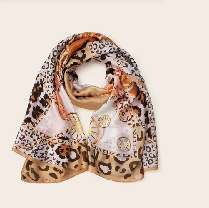 Regatta платок леопард. Леопардовый платок. Платки с леопардовым принтом. Шелковый платок с леопардовым принтом.