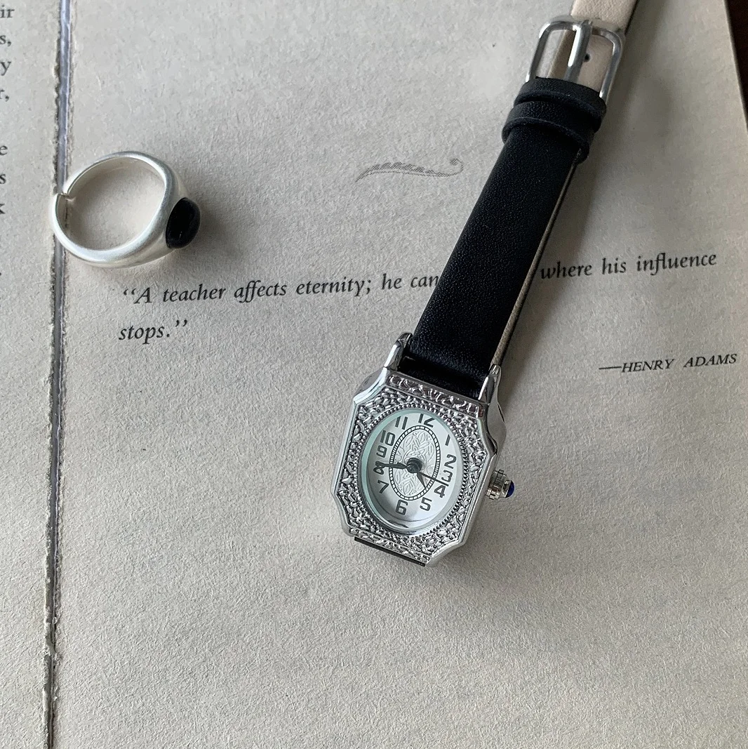 IEKE Vintage Engraved Quartz Ladies Watch