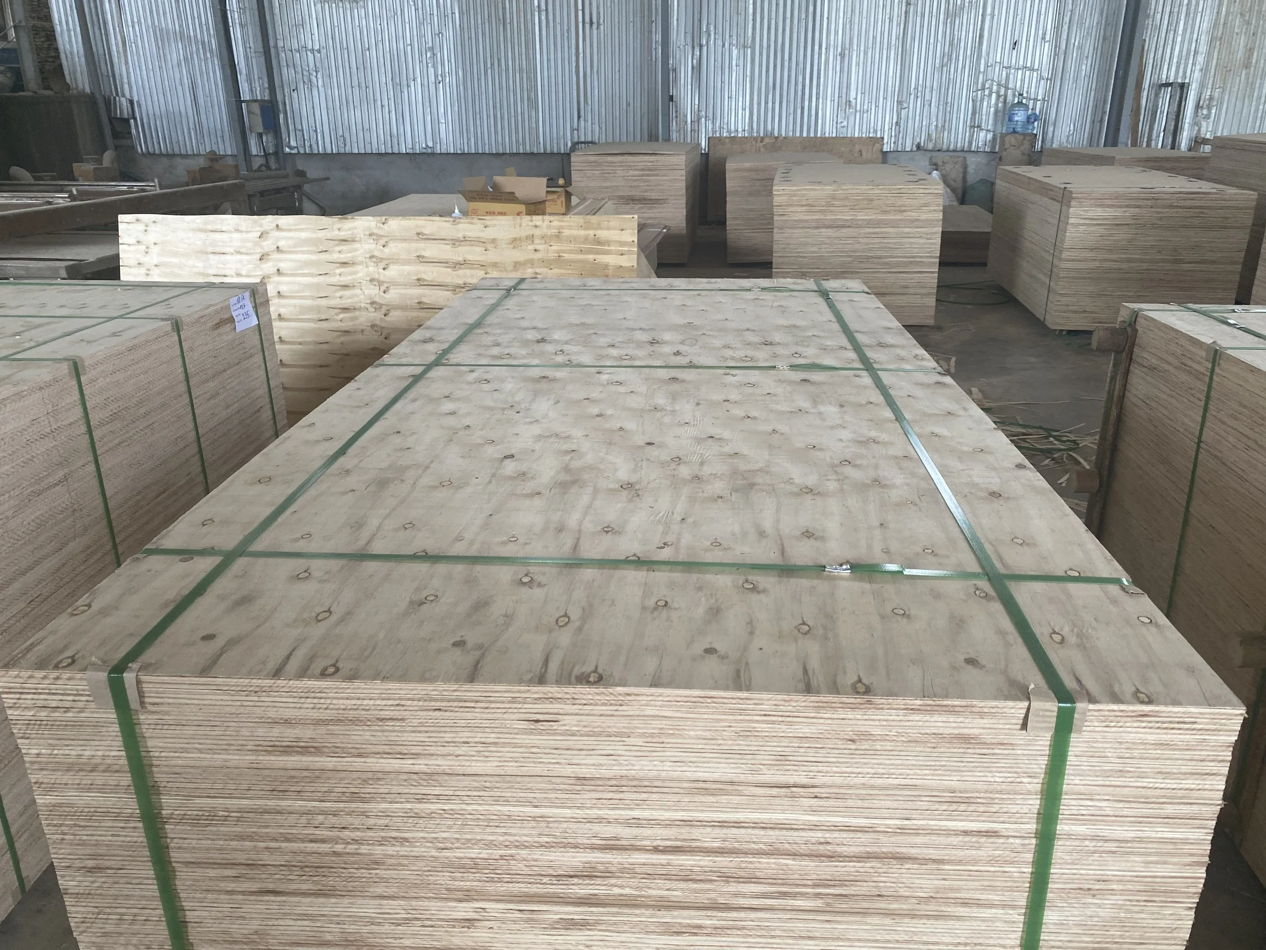 E0 E1 Grade Plywood 4x8 9mm 15mm 18mm 12mm Melamine Laminated Plywood
