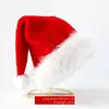 2 bambini con lunghi cappelli di lana