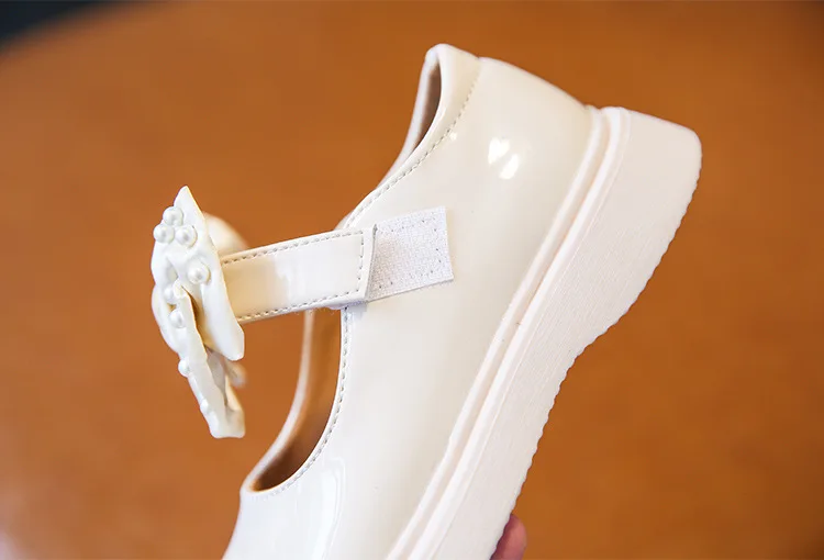 Туфли для принцесс с бантом и жемчугом, кожаные, плоская подошва, модная обувь для маленьких девочек, малышей