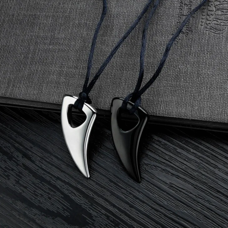 Wholesale Simple Designs Black Wolf Tooth Pendant Necklace Punk Jewelry  Cool High Quality Horn Pendant Necklace for Men