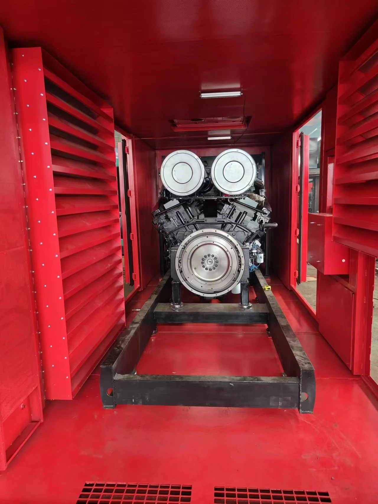 Open or Container Type Power Generator 700kW With Brushless Alternator Genset Diesel Generator Price